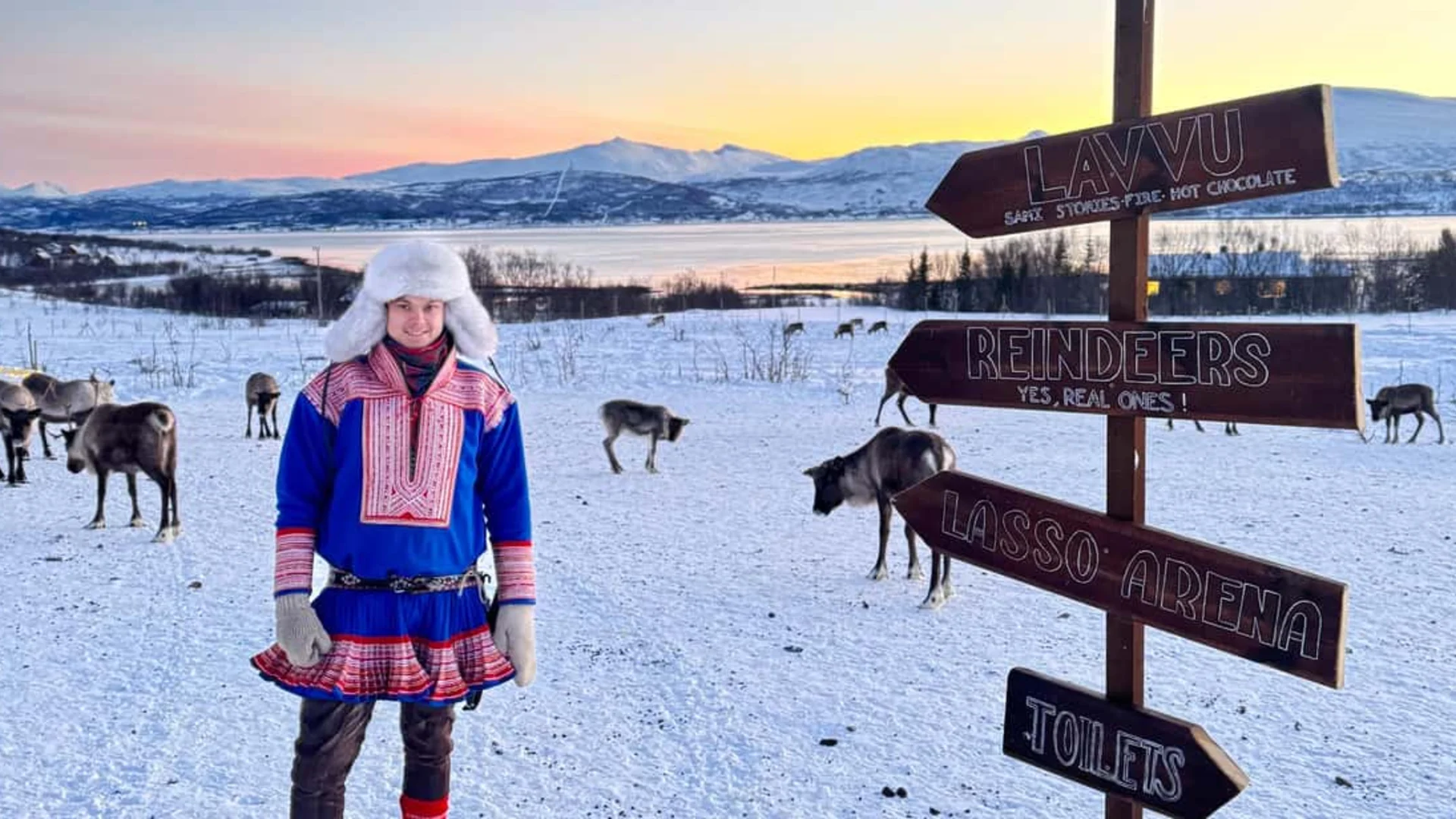 Tromsø Sami reindeer tour at traditional camp